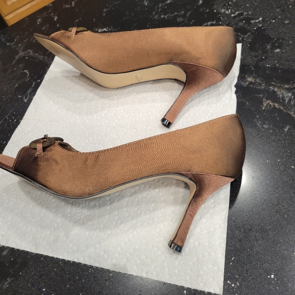 Size 9 satin heels metallic bronze color. - Picture 2 of 3